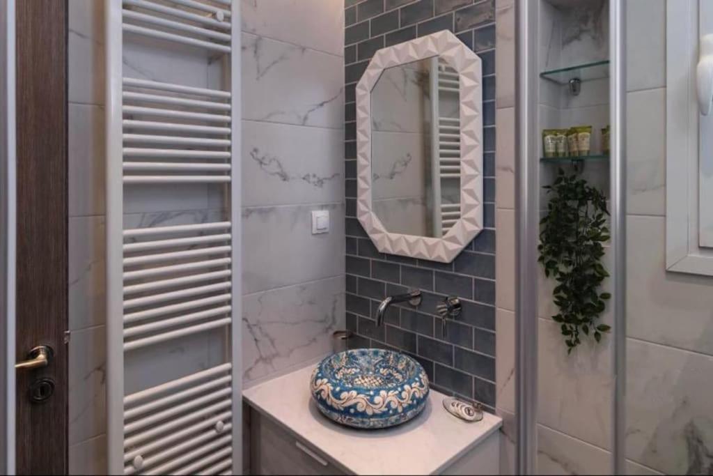 Artistic In Vibrant Gazi With Large Terrace By Ghh Athens